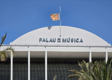 Летний кинотеатр в садах Palau de la Música в Валенсии
