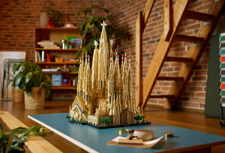 LEGO выпустила Саграду Фамилию из 12 000 деталей
