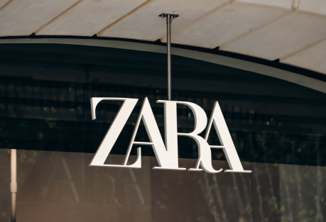 Zara столкнулась с волной жалоб на «штаны-убийцы»