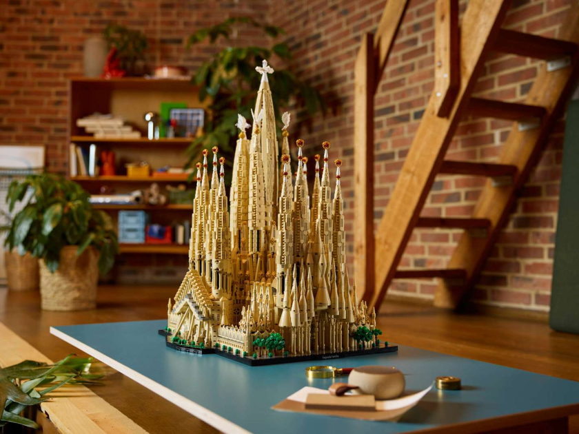 LEGO выпустила Саграду Фамилию из 12 000 деталей