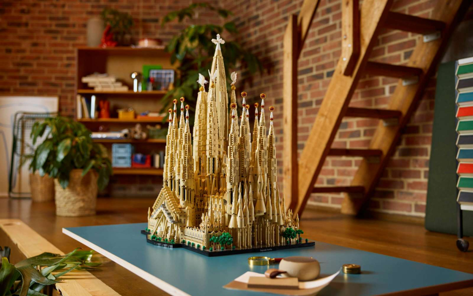 LEGO выпустила Саграду Фамилию из 12 000 деталей